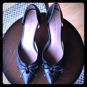 Ann Taylor black business heel shoes
